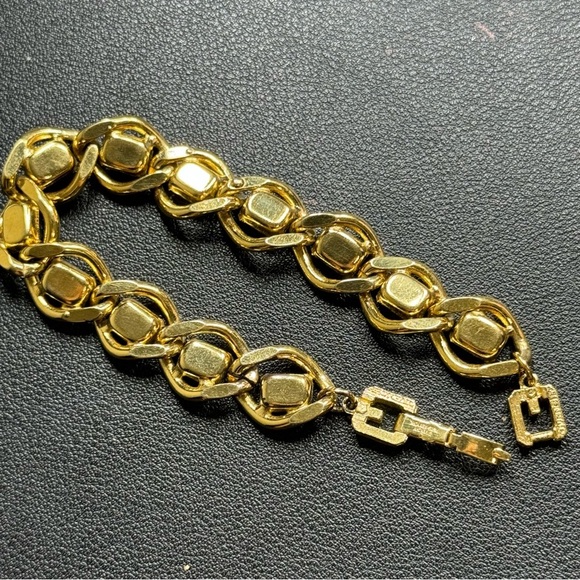 Vintage Authentic Givenchy gold bracelet with purple stone - Picture 9 of 13